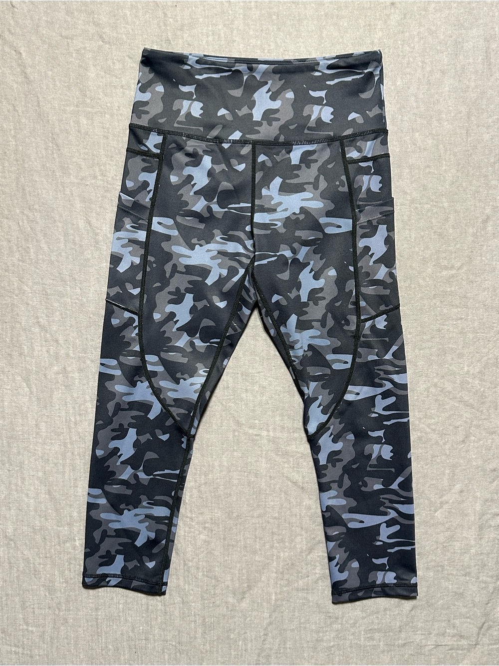 Zyia Active Camo Performance Leggings - Black & Gray